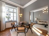 Stilvoll modernisierte 4-Zimmer-Wohnung mit Balkon im Altbau-Palais von 1900 - München