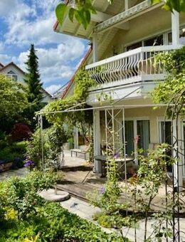 Modern trifft Gemütlichkeit, großzügiges Zweifamilienhaus mit tollem Wintergarten für Jung und Alt! - Metzingen