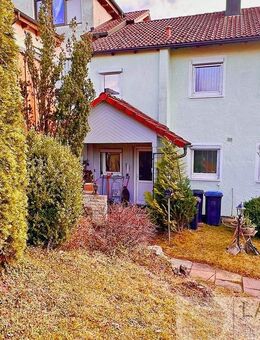 Kreativ gestaltetes Reihenhaus, Reihenmittelhaus mit idyllisch gelegenem Garten in Engstingen. - Engstingen