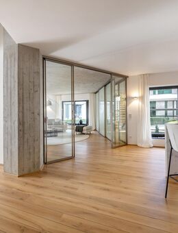 Hideaway für Individualisten: Elegantes Townhouse in spektakulärer Architektur-Ikone - München