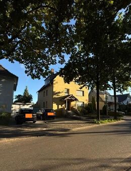 Freist. 3 Fam.-Haus mit Garage, Carport und Kfz.-Stellplätze in Schwerte / Do.-Aplerbeck! - Schwerte (Hansestadt an der Ruhr)