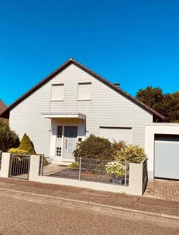 Sehr gepflegter 1-2-Familien-Bungalow + Einliegerwohnung mit Garage und schönem Garten in begehrter Wohnlage von 66969 Lemberg - Lemberg