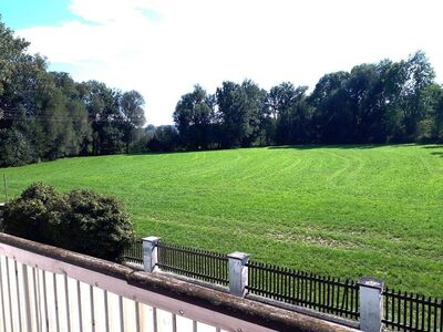 Seltene Gelegenheit! Schönes Zweifamilienhaus auf großem Grundstück nahe München.