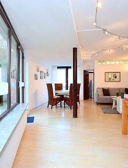 Modern möblierte Wohnung mit Terrasse und Balkon in Leonberg Warmbronn - Leonberg (Baden-Württemberg)