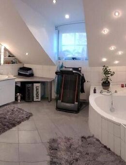 Dach-Penthouse-Wohnung im Hain, in denkmalgerecht, saniertem Gebäude, mit Tiefgarage und Aufzug - Bamberg