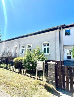 Mehrfamilienhaus mit 4 Wohneinheiten und Nebengebäuden auf 8.000 m² Grundstück - Oranienburg