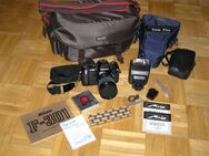 Nikon F-301 Spiegelreflex, Objektiv 28-70, Blitz SCA 300, Taschen - Elsdorf (Nordrhein-Westfalen)