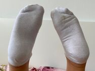 (asiatische) getragene Socken - München