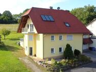 Neuwertiges Mehrfamilienhaus mit PV-Anlage, umfassenden Ausstattungsdetails und großer Garage - Burkardroth