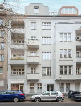 Bezugsfrei: Charmante 2-Zimmer-Altbauwohnung mit Zugang zur Terrasse - Berlin