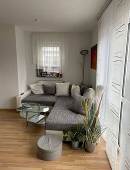 Helle, gepflegte Maisonettwohnung mit eigenem Hauseingang, Balkon und eigenem Stellplatz - Zirndorf