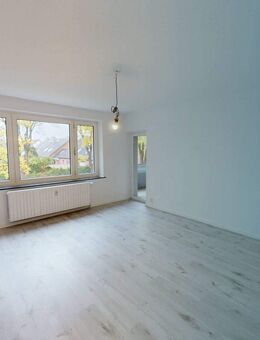 **Sanierte 3-Zimmer-Wohnung mit EBK und BALKON** - Neumünster