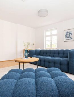 FRISCH RENOVIERT, MÖBLIERT & SOFORT BEZUGSFREI! // Helle 3-Raum-Wohnung mit Loggia & Stellplatz - Leipzig