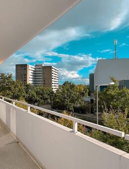 Helle 4-Zimmer-Wohnung mit XL-Balkon - Wiesbaden