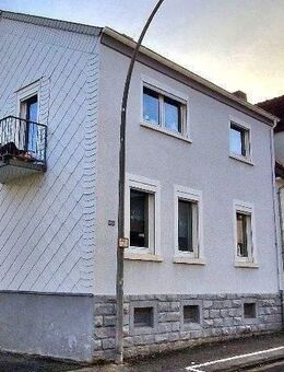 Schickes Einfamilienhaus in sehr gutem Zustand, mit Balkon, Terrasse, großem Garten mit Gartenhaus und Garage, in ruhiger Lage von Rohrbach - Sankt Ingbert