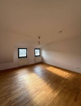Zentral gelegene 2,5 Zimmerwohnung im sanierten Altbau. Ab sofort - Wiesbaden