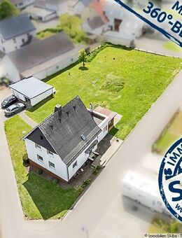 Einfamilienhaus mit großer Wiese und Doppelgarage in Wershofen - Wershofen
