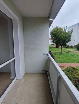 Erdgeschosswohnung mit Balkon und Stellplätzen vor der Tür - Eisleben (Lutherstadt)