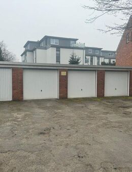 Garagenhof mit fünf Garagen und einem Abstellraum in Lübeck-St. Lorenz-Nord (Musikerviertel) - Lübeck