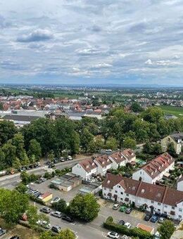 BARRIEREFREIE Panoramawohnung mit Aufzug und Stellplatz mitten in Hochheim am Main - Hochheim (Main)