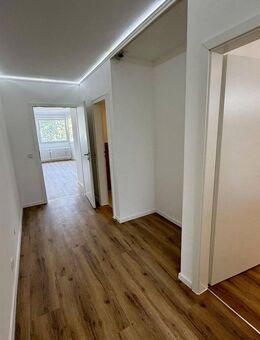 Bezugsbereit und provisionsfrei: Sanierte 2-Zimmer-Wohnung in Köln-Mülheim - Köln