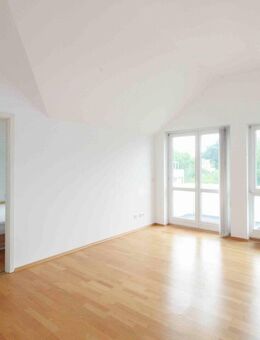 Helle & sehr gepflegte 2-Zimmer-Dachgeschosswohnung mit Südbalkon und Tiefgarage in Trudering. - München