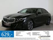 BMW 520, d M Sportpaket Sit, Jahr 2023 - Paderborn