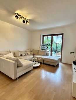 Schöne, 2 Zi.-Wohnung mit EBK, Terrasse, Garten und Garage - Landshut