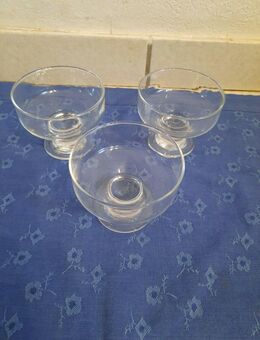 3 Glasschalen Dessertschalen mit ca. 10cm Durchmesser hoch ca. 5c - Essen