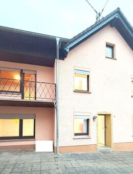 Charmantes Einfamilienhaus mit Garage, Scheune und zusätzlichem Gartengrundstück in Großlittgen - Großlittgen