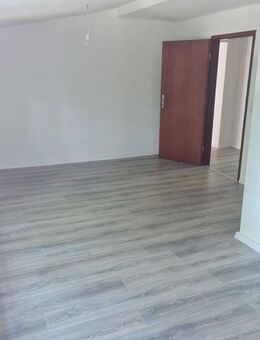 Renovierte 3-Zimmer-Dachgeschosswohnung zu vermieten! - Duisburg