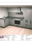 Küche Hochglanz mit Rechnung und Geräten in 78250