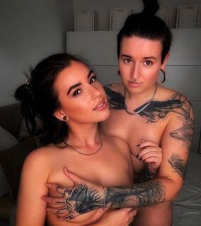 🔥Heißer Sexchat mit live Lesbensex 🥵💦 mit live Bildern und Videos