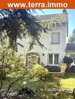 Mehrfamilienhaus mit Nebengebäude und großem Garten! - Frankfurt (Main)