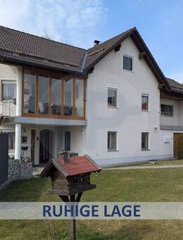 REPRÄSENTATIVES 3-FAMILIENHAUS MIT FERIENWOHNUNG UND ANGRENZENDER WIESE - Fürstenstein