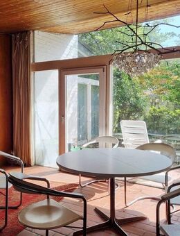 "Kernsanierungsbedürftig, aber voller Möglichkeiten - Haus in ruhiger Villenlage von Gerlingen" - Gerlingen