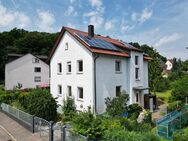 Gepflegtes Zweifamilienhaus in guter Lage freut sich auf neue Bewohner! - Schwandorf