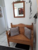 Bank m. Armlehnen, Sitzfläche hochklappbar in 59555