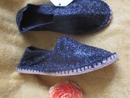 NEU mit ETIKETT * Edel * ausgefallen * Anlass * Freizeit * DESIGNER * Glitzer- Pailletten * Espadrilles * Schlüpf- Schuhe * Gr. 41/ 8 * schwarz * black * Gothic * - Riedlingen