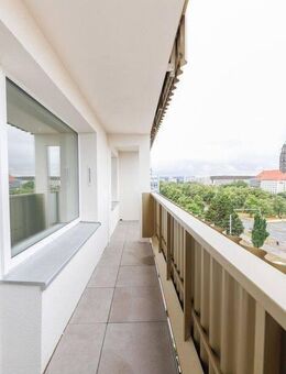 Lichtdurchflutete Etagenwohnung mit stilvoller Einbauküche und sonniger Loggia - Dresden
