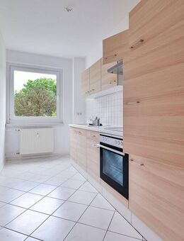 Einbauküche auf Wunsch, Sanierte 3-Raum-Wohnung mit neuem Bad, Wanne, Balkon, Wohnküche - Chemnitz