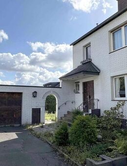 REIHENENDHAUS MIT GROßEM GARTEN UND ZWEI GARAGEN IN GUTER LAGE VON DORTMUND-RAHM - Dortmund