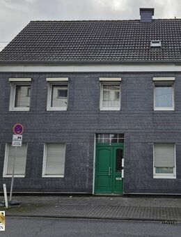 Viel Platz für die große Familie! Zweifamilienhaus in zentraler Lage mit PKW- Stellplätzen! - Solingen (Klingenstadt)
