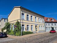 Traumhafte 5-Zimmer-Wohnung mit Balkon inkl. Stellplatz in zentraler Lage von Schwerin zu vermieten !! - Schwerin