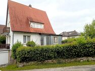 5-Zimmer-Einfamilienhaus mit sonniger Terrasse und elektr. Markise, Balkon, Wintergarten und Garage - Bad Wildungen