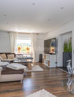 Modernes Einfamilienhaus mit Einliegerwohnung, Doppelgarage, Terrasse und zwei Balkonen - Overath