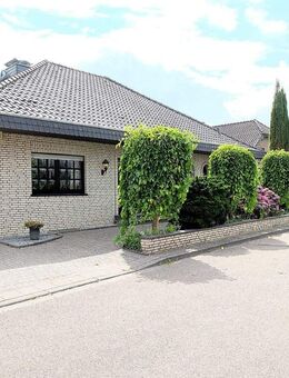 Freistehendes Einfamilienhaus mit Keller, Garage und großzügigem Garten - Kranenburg (Nordrhein-Westfalen)