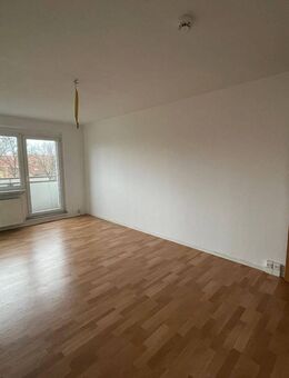 Geräumige 3-Zimmer-Wohnung mit Balkon sucht Nachmieter! - Halberstadt