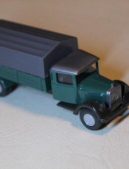 Wiking HO Model MB L 2500 Pritschen-Lkw - Hamburg