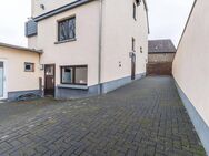 Freistehendes Einfamilienhaus mit Einliegerwohnung und Baugrundstück - Wehr (Rheinland-Pfalz)